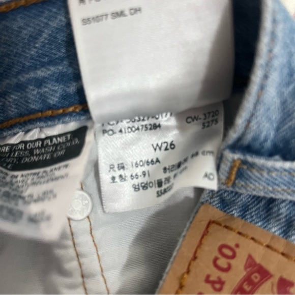 Levi’s women’s 501 distressed medium blue cutoff ripped jean shorts - Picture 4 of 4